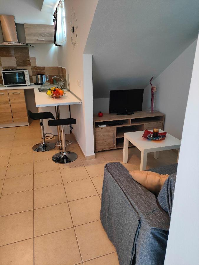 Sky-line Apartment *